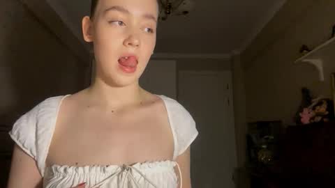 Snapshot of ellamenas chatting on October 8, 6:27 pm Ella online show from October 8, 6:27 pm