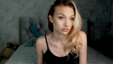 Snapshot of ellamilla chatting on July 5, 2:35 pm ellamilla online show from July 5, 2:35 pm