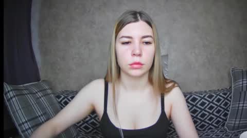 Snapshot of ellanuar chatting on December 2, 6:41 am EllaNuar online show from December 2, 6:41 am