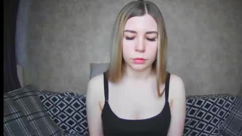 Snapshot of ellanuar chatting on December 4, 7:06 am EllaNuar online show from December 4, 7:06 am