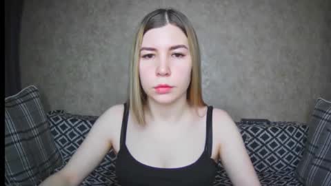 Snapshot of ellanuar chatting on December 12, 1:21 am EllaNuar online show from December 12, 1:21 am