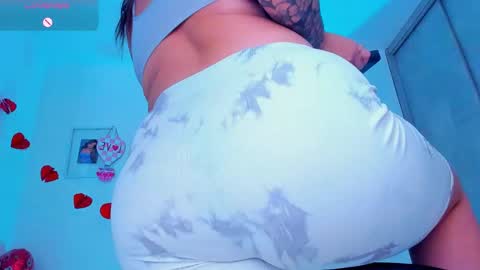 ellarosee_ online show from February 18, 6:37 pm