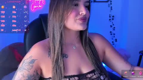 ellarosee_ online show from April 2, 6:27 pm