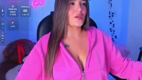 ellarosee_ online show from April 4, 6:49 pm