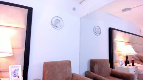 Ella Sanders online show from March 5, 11:34 pm