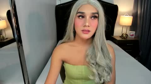 Sophia online show from December 3, 2:38 pm