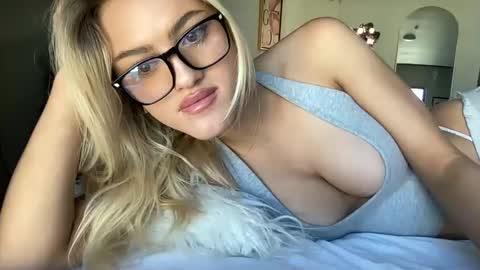 Snapshot of ellaxxrose chatting on December 5, 7:49 pm ellaxxrose online show from December 5, 7:49 pm