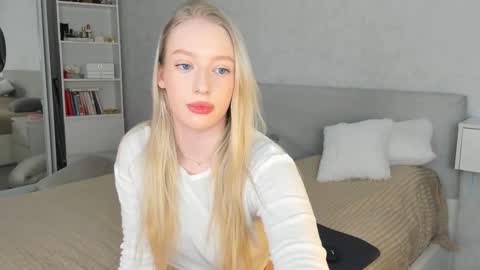 elldiana online show from March 1, 3:19 am