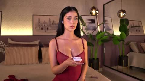 Snapshot of ellediane chatting on June 3, 10:48 pm Elle Diane online show from June 3, 10:48 pm