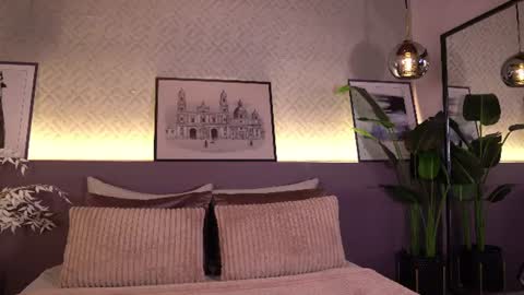 Snapshot of ellediane chatting on June 24, 10:53 pm Elle Diane online show from June 24, 10:53 pm