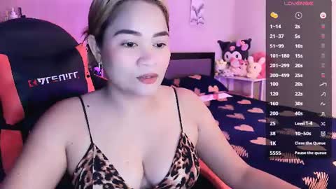 Snapshot of elleelle123 chatting on July 8, 1:10 am Ann online show from July 8, 1:10 am