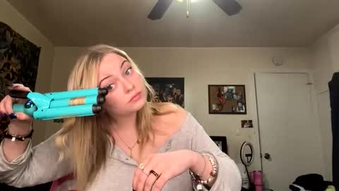 ellejess online show from March 6, 4:47 pm