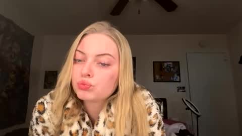 ellejess online show from March 8, 1:14 am