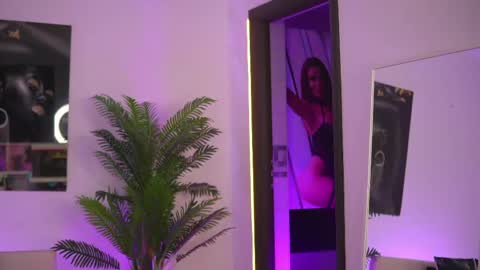EllenKarter online show from May 6, 3:57 am