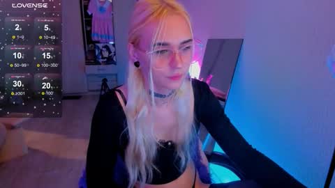 Ellie online show from December 19, 2:35 pm