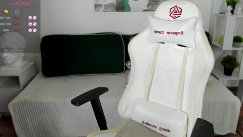 Snapshot of elli_anderson chatting on November 29, 2:25 am elli_anderson online show from November 29, 2:25 am