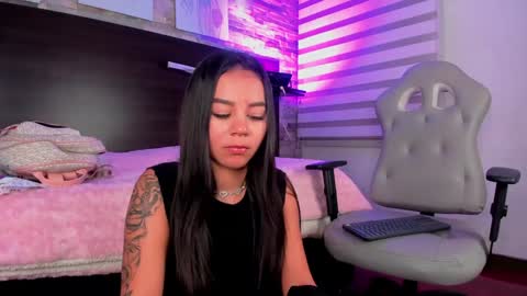 Snapshot of ellie_as chatting on December 3, 10:40 pm Ellie online show from December 3, 10:40 pm