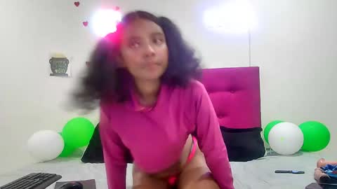 ellie_cute7 online show from April 6, 7:26 pm