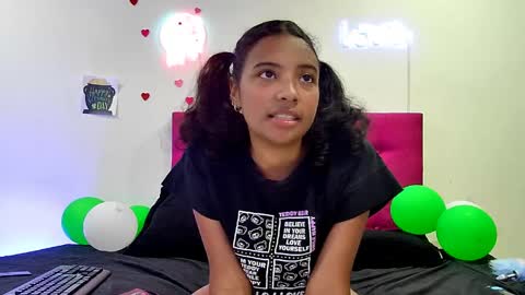 ellie_cute7 online show from April 11, 7:18 pm