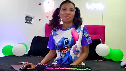 ellie_cute7 online show from April 17, 7:39 pm