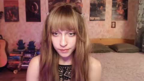 Snapshot of ellie_friendly chatting on July 14, 2:16 am ellie_friendly online show from July 14, 2:16 am