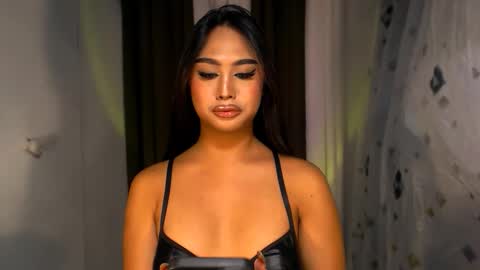 Snapshot of elliecummers chatting on October 22, 2:17 pm ellie online show from October 22, 2:17 pm