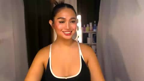 Snapshot of elliecummers chatting on June 17, 6:42 pm ellie online show from June 17, 6:42 pm