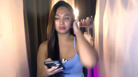 Snapshot of elliecummers chatting on June 18, 5:06 pm ellie online show from June 18, 5:06 pm