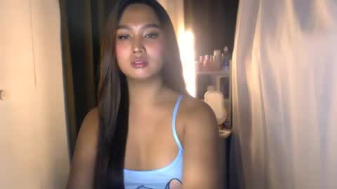 Snapshot of elliecummers chatting on June 20, 6:22 pm ellie online show from June 20, 6:22 pm