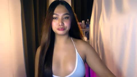 Snapshot of elliecummers chatting on June 29, 7:36 pm ellie online show from June 29, 7:36 pm
