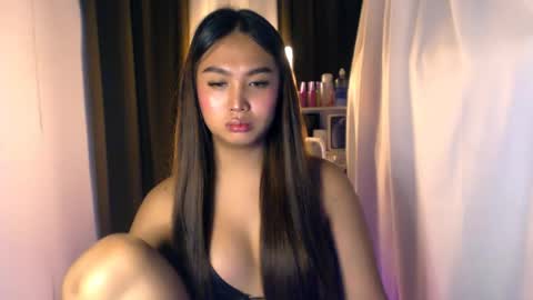 Snapshot of elliecummers chatting on July 10, 12:04 am ellie online show from July 10, 12:04 am