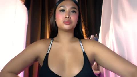 Snapshot of elliecummers chatting on July 29, 6:17 pm ellie online show from July 29, 6:17 pm