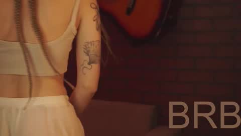 elliecutes online show from February 11, 8:37 am