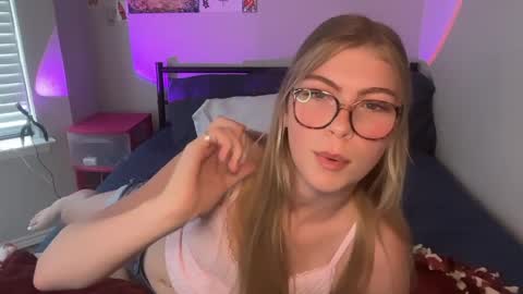 Ellie online show from April 12, 8:58 pm