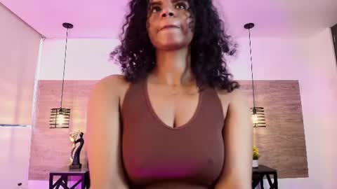 Snapshot of elliee_alves chatting on July 23, 2:48 pm elliee_alves online show from July 23, 2:48 pm