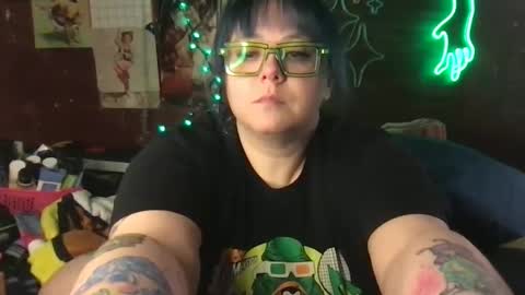 Snapshot of ellielouise11 chatting on February 25, 1:20 am Ellie Louise online show from February 25, 1:20 am