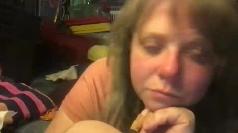 Snapshot of ellielouise11 chatting on October 22, 9:47 pm Ellie Louise online show from October 22, 9:47 pm