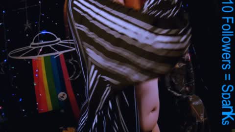 Snapshot of ellieobey chatting on December 14, 6:24 am Ellie online show from December 14, 6:24 am