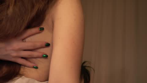 Snapshot of elliephant_ chatting on December 13, 1:55 pm just Emily online show from December 13, 1:55 pm