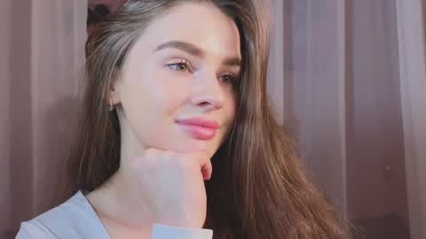 Snapshot of elliephant_ chatting on December 23, 2:17 pm just Emily online show from December 23, 2:17 pm