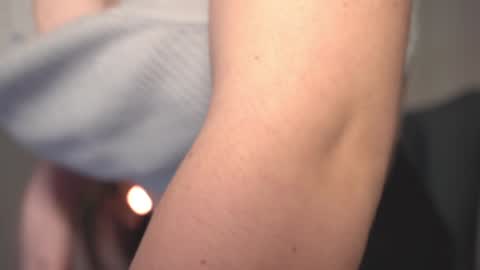 Snapshot of elliephant_ chatting on January 13, 6:38 pm just Emily online show from January 13, 6:38 pm