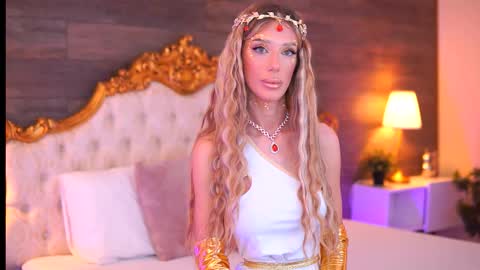 Snapshot of ellieredd chatting on October 31, 11:22 am Ellie online show from October 31, 11:22 am