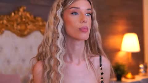 Snapshot of ellieredd chatting on November 1, 9:55 am Ellie online show from November 1, 9:55 am