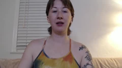 Snapshot of ellierowyn chatting on October 8, 2:53 am Ellie Rowyn online show from October 8, 2:53 am