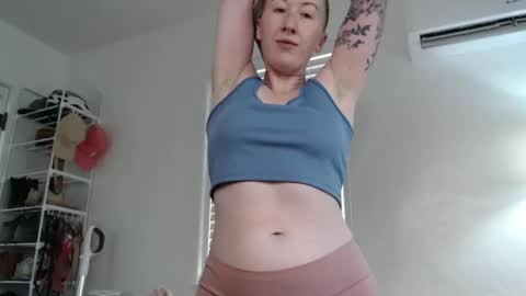 Snapshot of ellierowyn chatting on October 22, 9:47 pm Ellie Rowyn online show from October 22, 9:47 pm