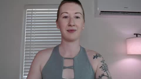 Snapshot of ellierowyn chatting on November 14, 9:35 pm Ellie Rowyn online show from November 14, 9:35 pm