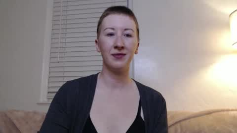 Snapshot of ellierowyn chatting on November 20, 2:23 am Ellie Rowyn online show from November 20, 2:23 am