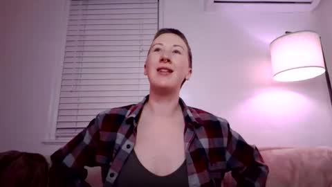 Snapshot of ellierowyn chatting on November 26, 1:39 am Ellie Rowyn online show from November 26, 1:39 am