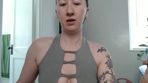 Ellie Rowyn online show from March 31, 6:30 pm