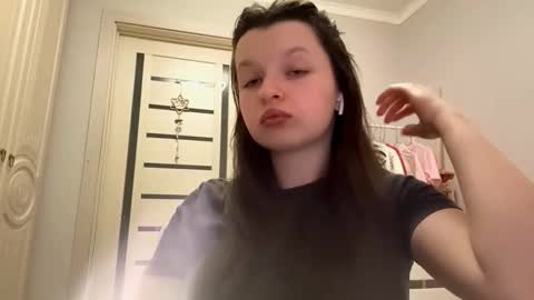 Ellie online show from February 15, 5:09 pm